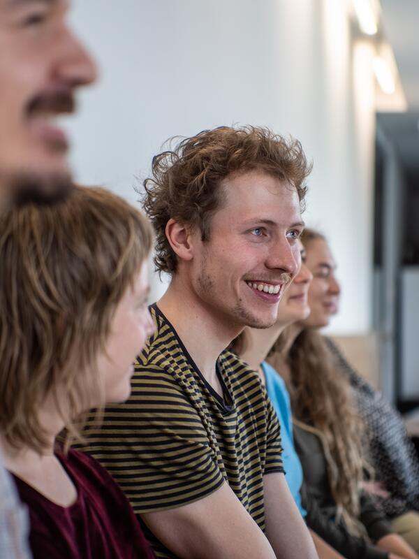 Lachende Studierende | © Fabian Schober