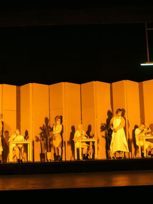 Bühnenbild von Mirjam Stängl / Zwiegespräch | © Susanne Hassler-Smith