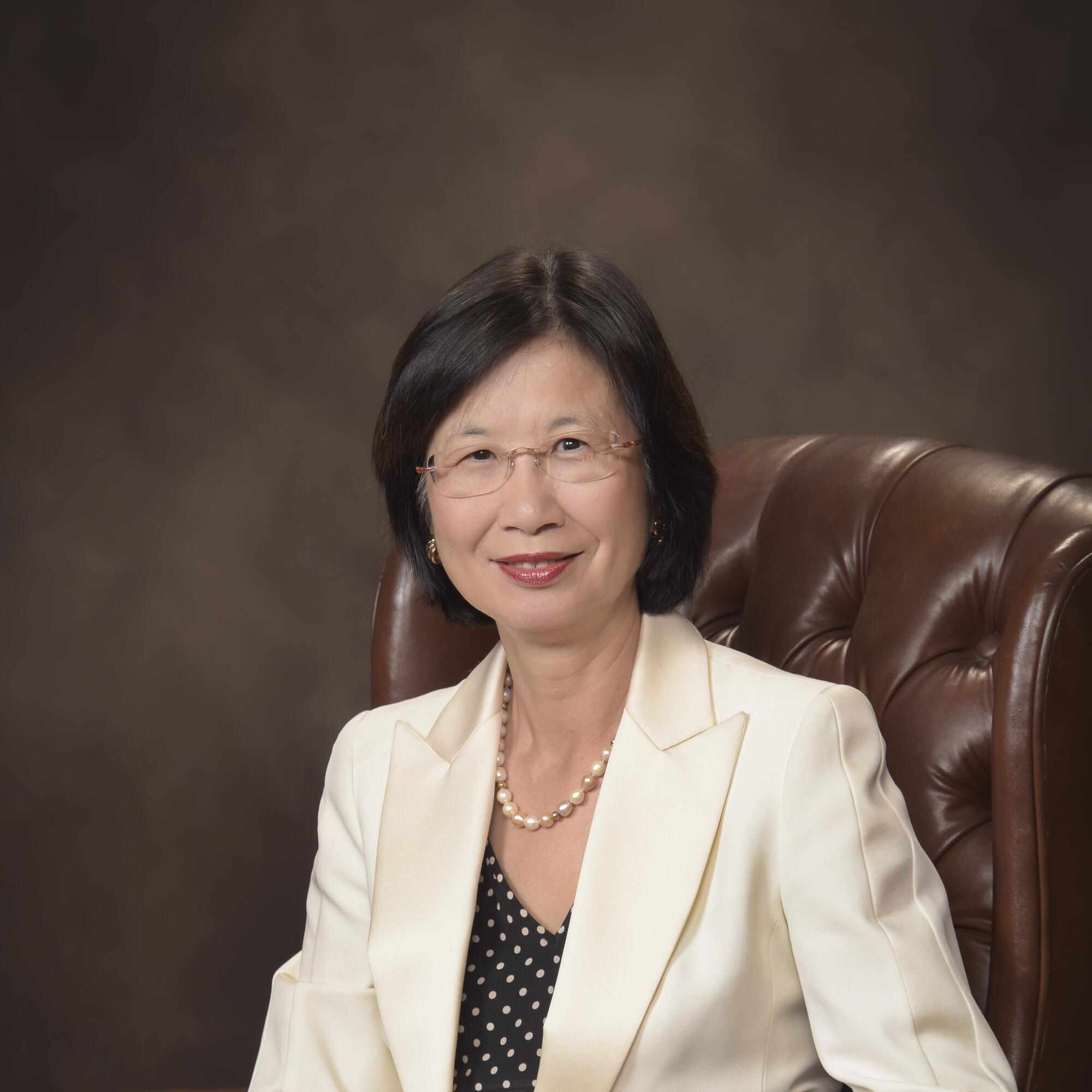 Lucy Revers - Universität Mozarteum