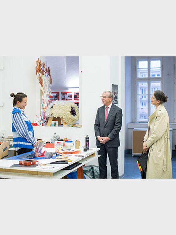 Wilfried Haslauer & Elisabeth Gutjahr, Gespräch mit Studierender | © Land Salzburg Neumayr/Leopold