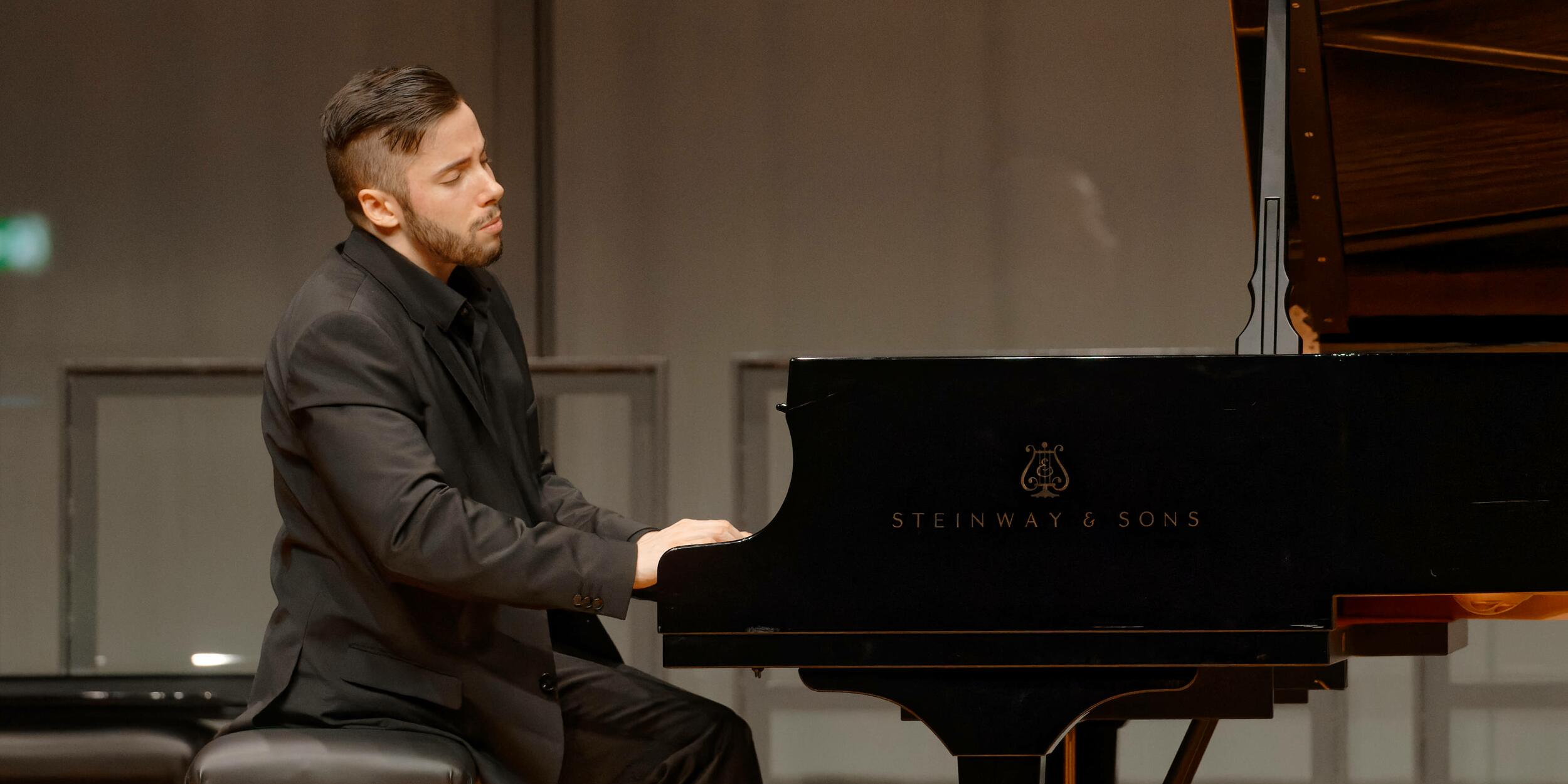 Robert Bily am Klavier im Solitär der Universität Mozarteum | © Christian Schneider