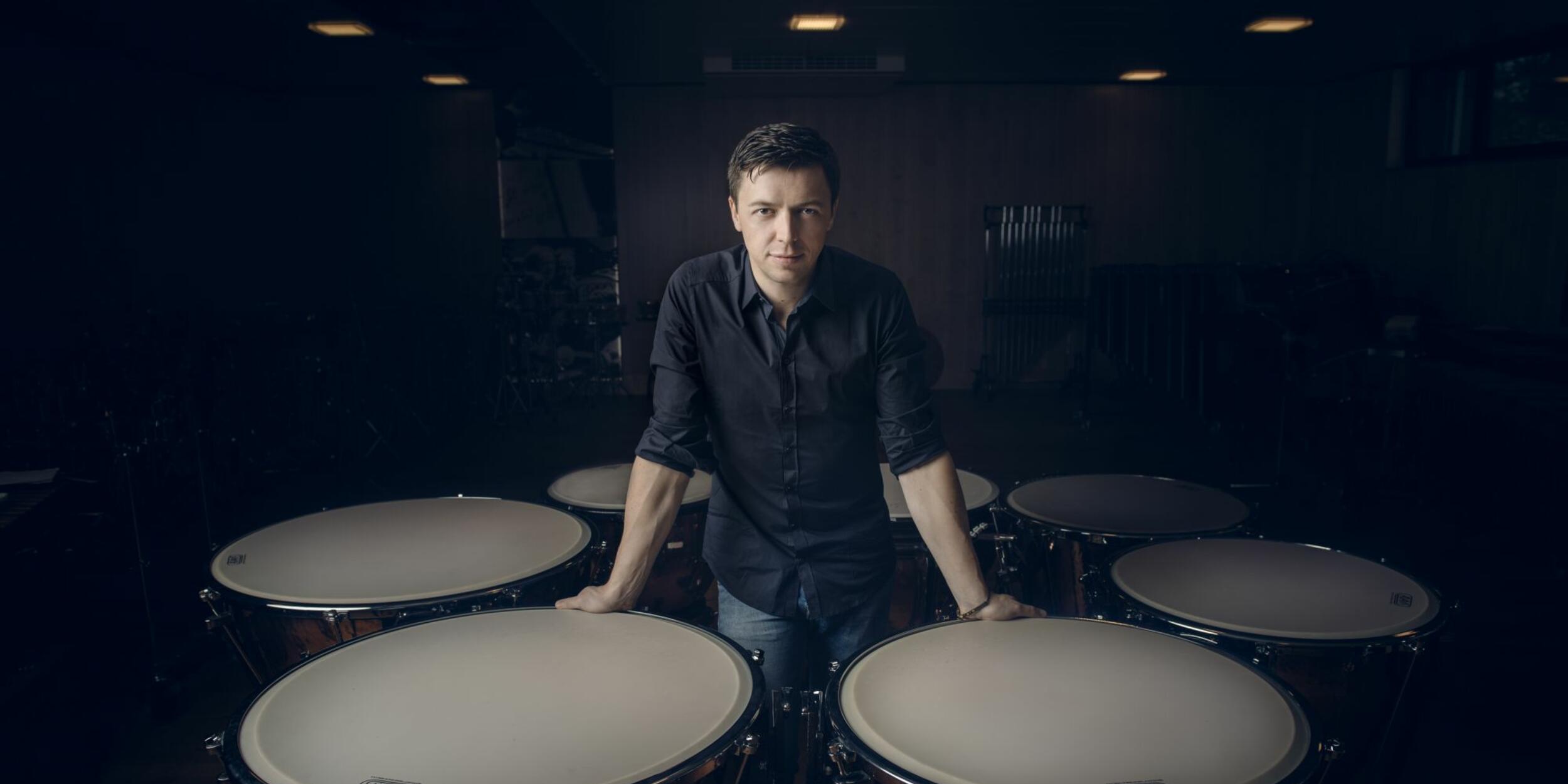 Martin Grubinger | © Simon Pauly Martin Grubinger steht an sieben Pauken. | © Simon Pauly