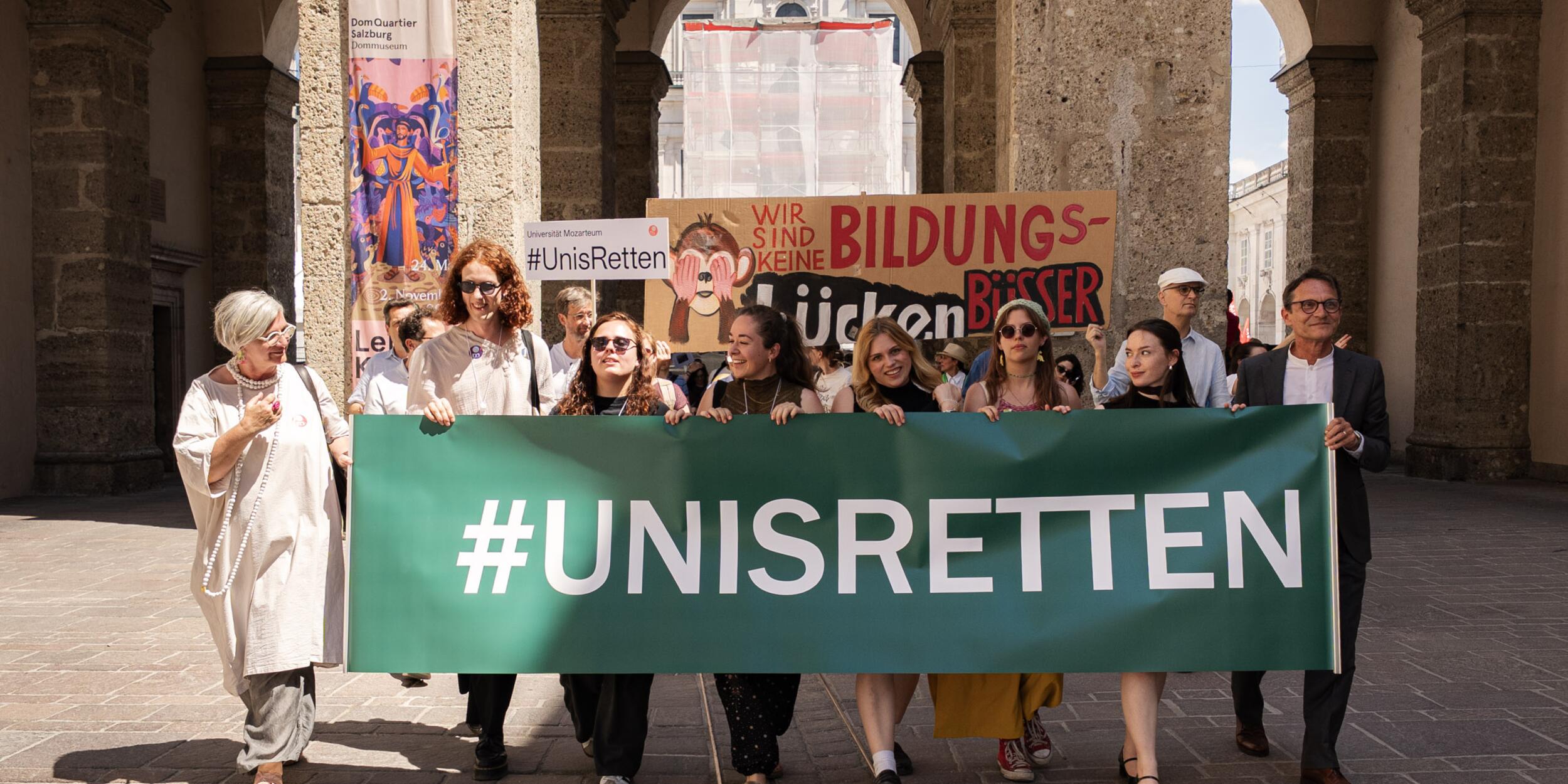 Demonstration gegen Uni-Budgetkürzungen durch die Salzburger Altstadt am 28. Mai 2026 | © Michael Klimt