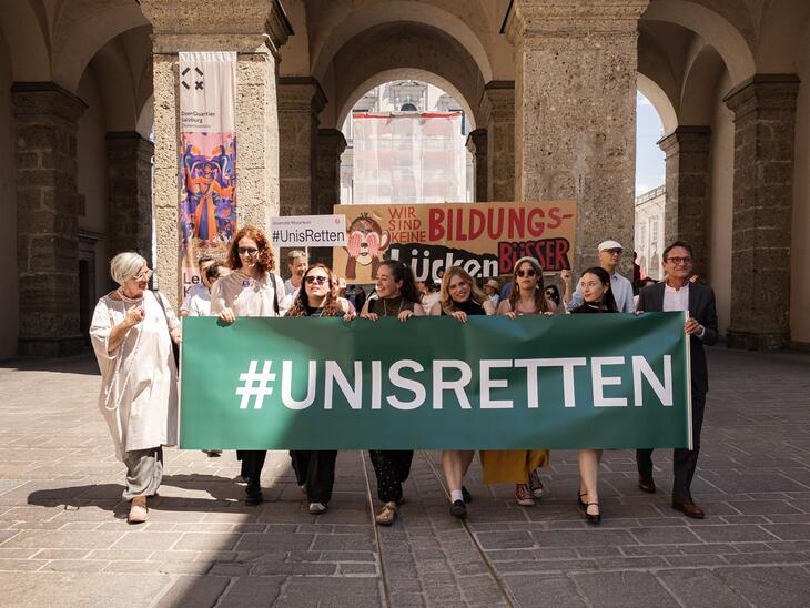Demonstration gegen Uni-Budgetkürzungen durch die Salzburger Altstadt am 28. Mai 2026 | © Michael Klimt