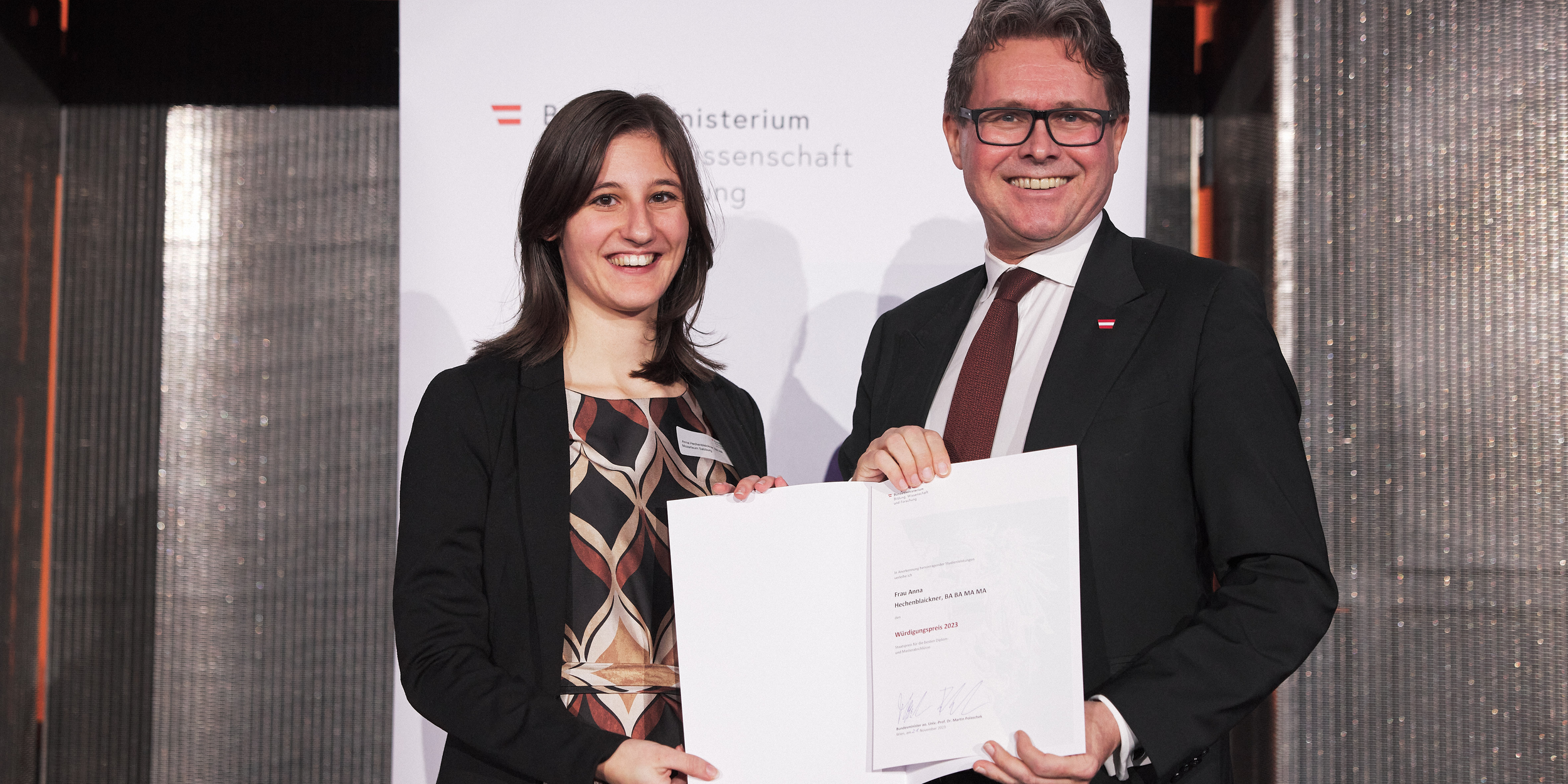 Würdigungspreis für Anna Hechenblaickner | © BMBWF / elephant and porcelain GmbH / Gabor Mayerhofer.jpg Würdigungspreis für Anna Hechenblaickner | © BMBWF / elephant and porcelain GmbH / Gabor Mayerhofer.jpg
