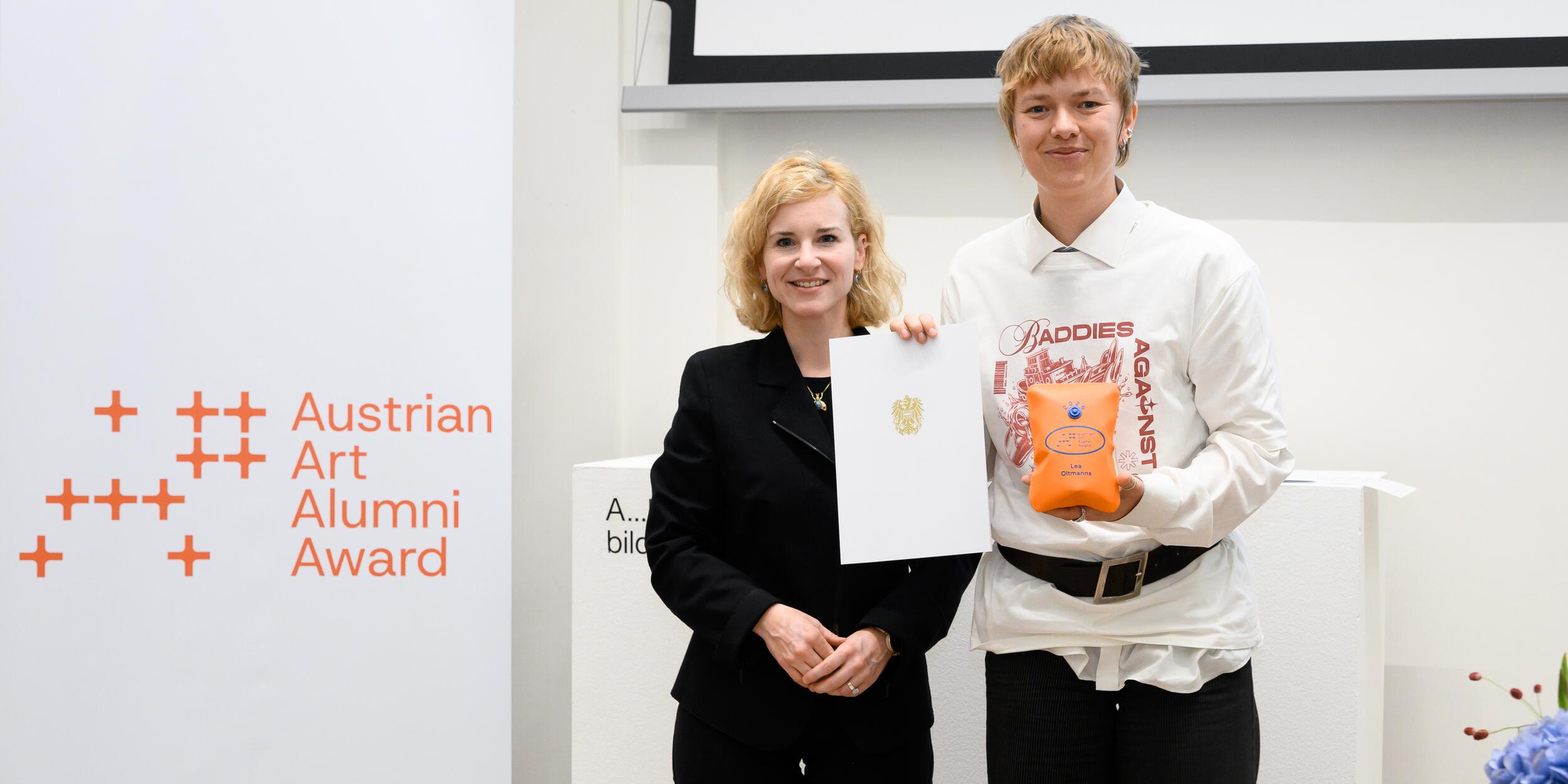 Lea Oltmanns und Bundesministerin Eva-Maria Holzleitner | © Joanna Pianka