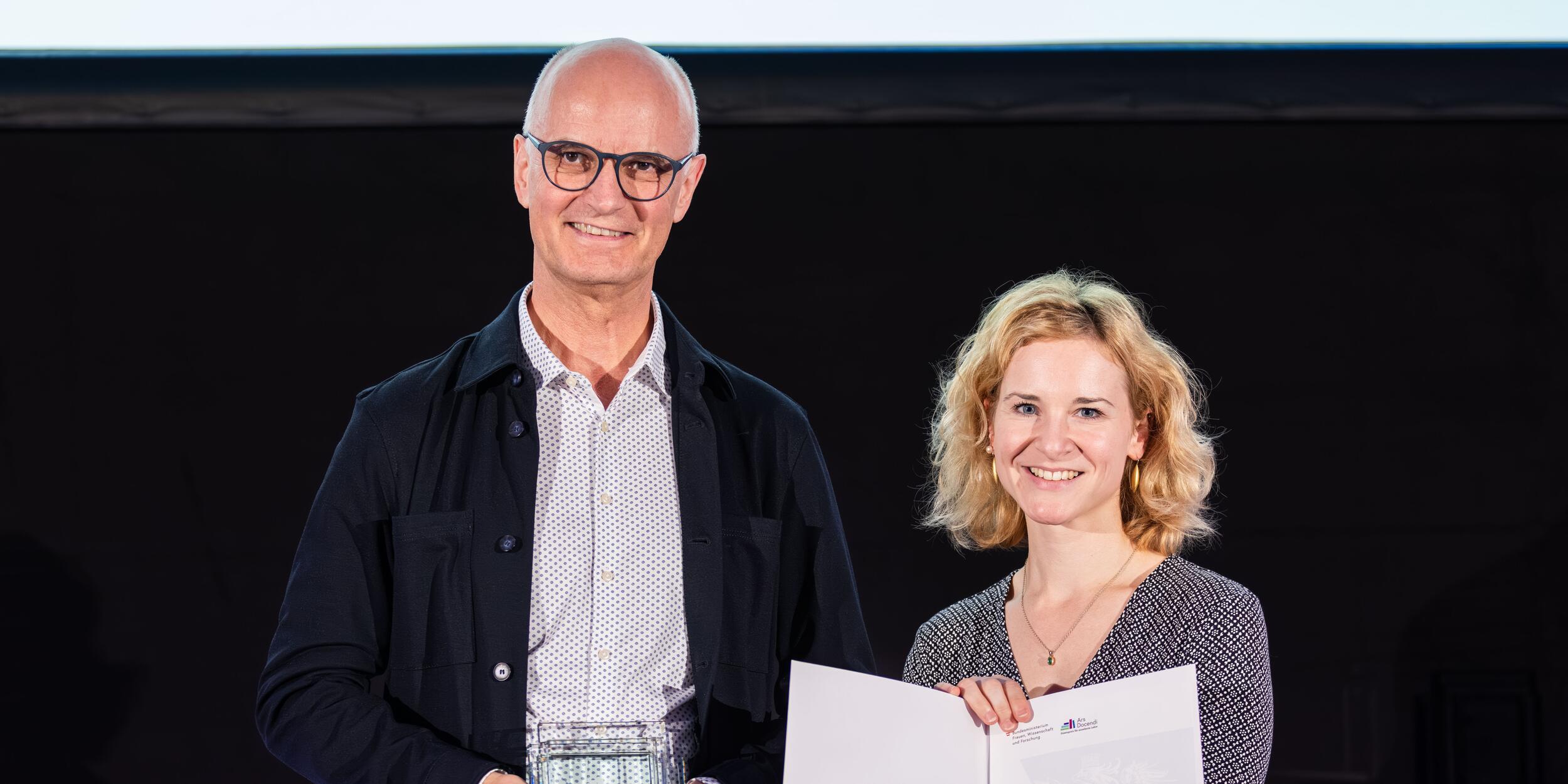 Bernhard Gwiggner mit Bundesministerin Eva-Maria Holzleitner | © BMFWF/Sebastian Judtmann